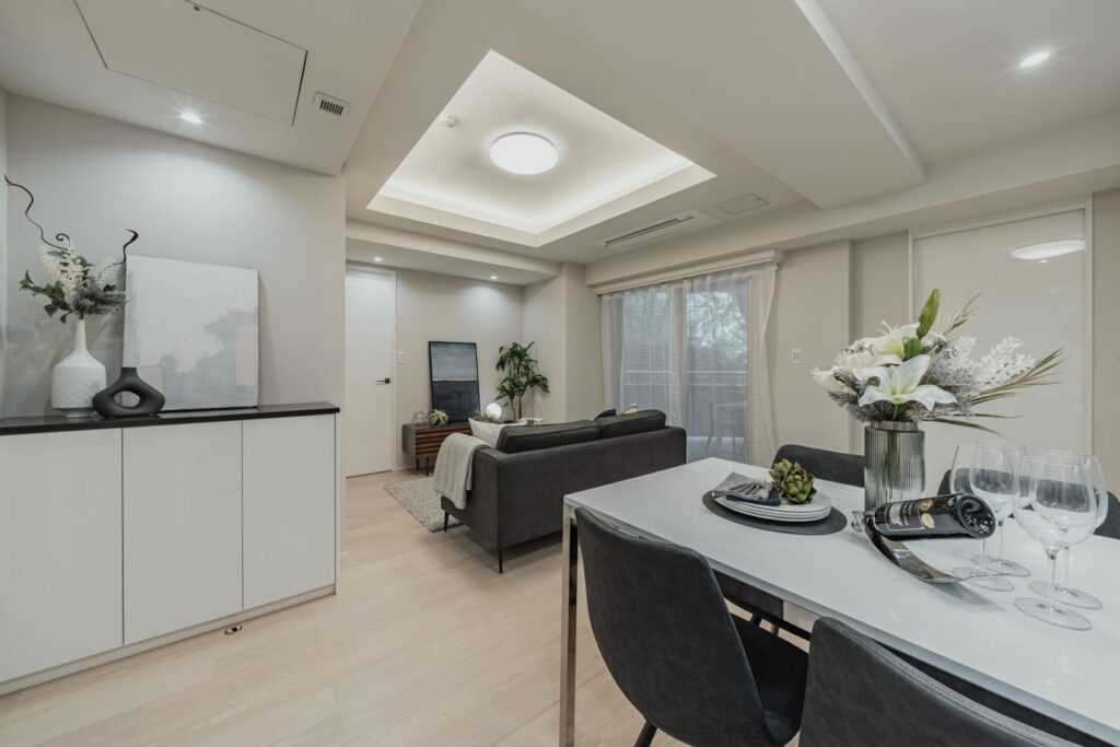 木目×白系カラー