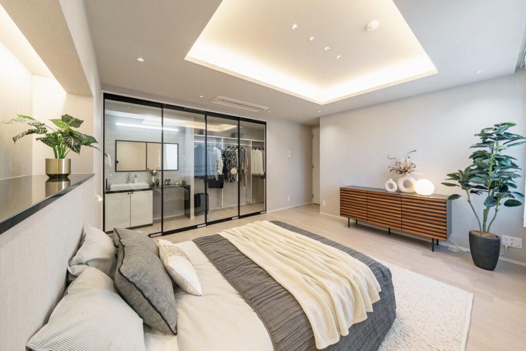 黒で空間を引き締める