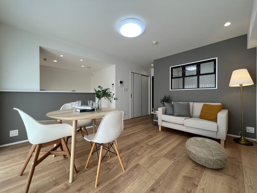 グレー×くすみカラー