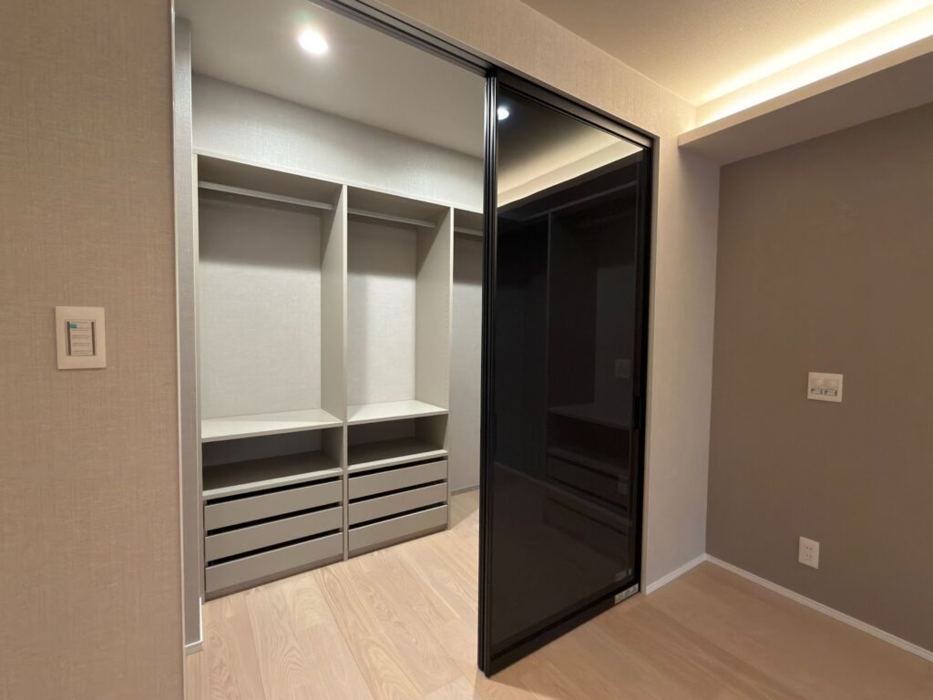 スモークの入ったクローゼットもおすすめ