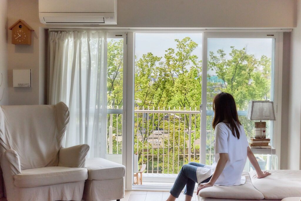 緑が見えるリビング